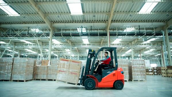Summer lithium battery forklift usage reminder, Xinpai helps you safely overcome high temperature tests