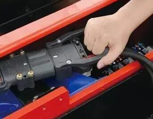 Protecting Your Forklift Battery Life When Workload Drops